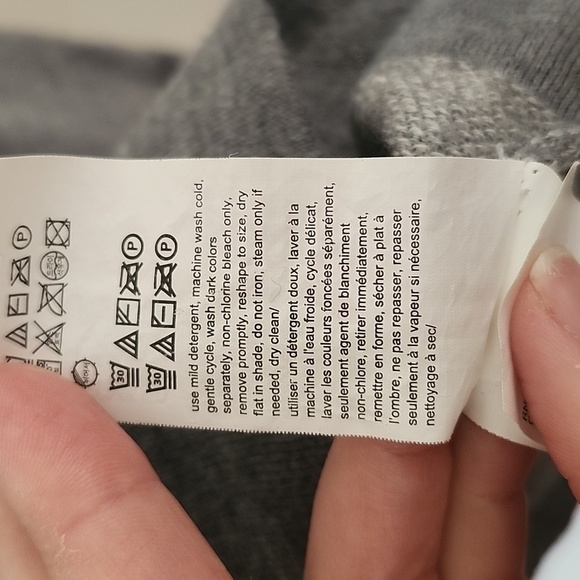 Calvin Klein neutral v neck long sleeve sweater, merino wool blend, Large - Picture 6 of 8